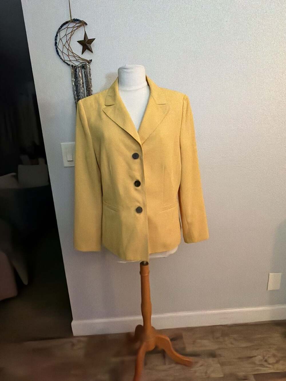 Collections for Le Suit Women's Yellow Three-Button Blazer Size 12